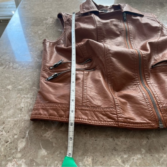 UK2LA camel color zipper closure vest pockets size medium - Picture 6 of 9